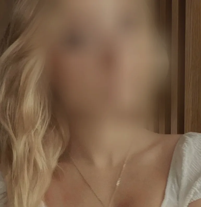 Laura, 19