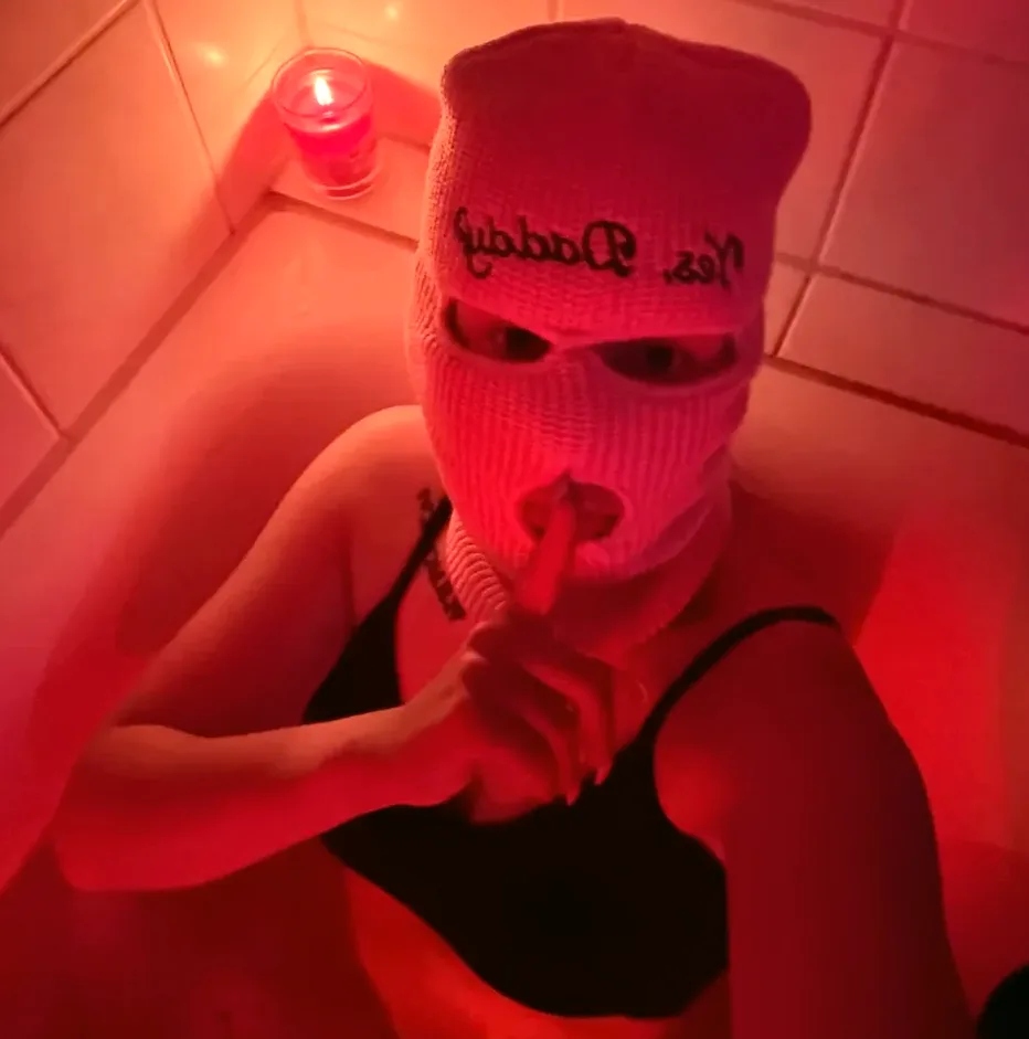 Nadia, 27