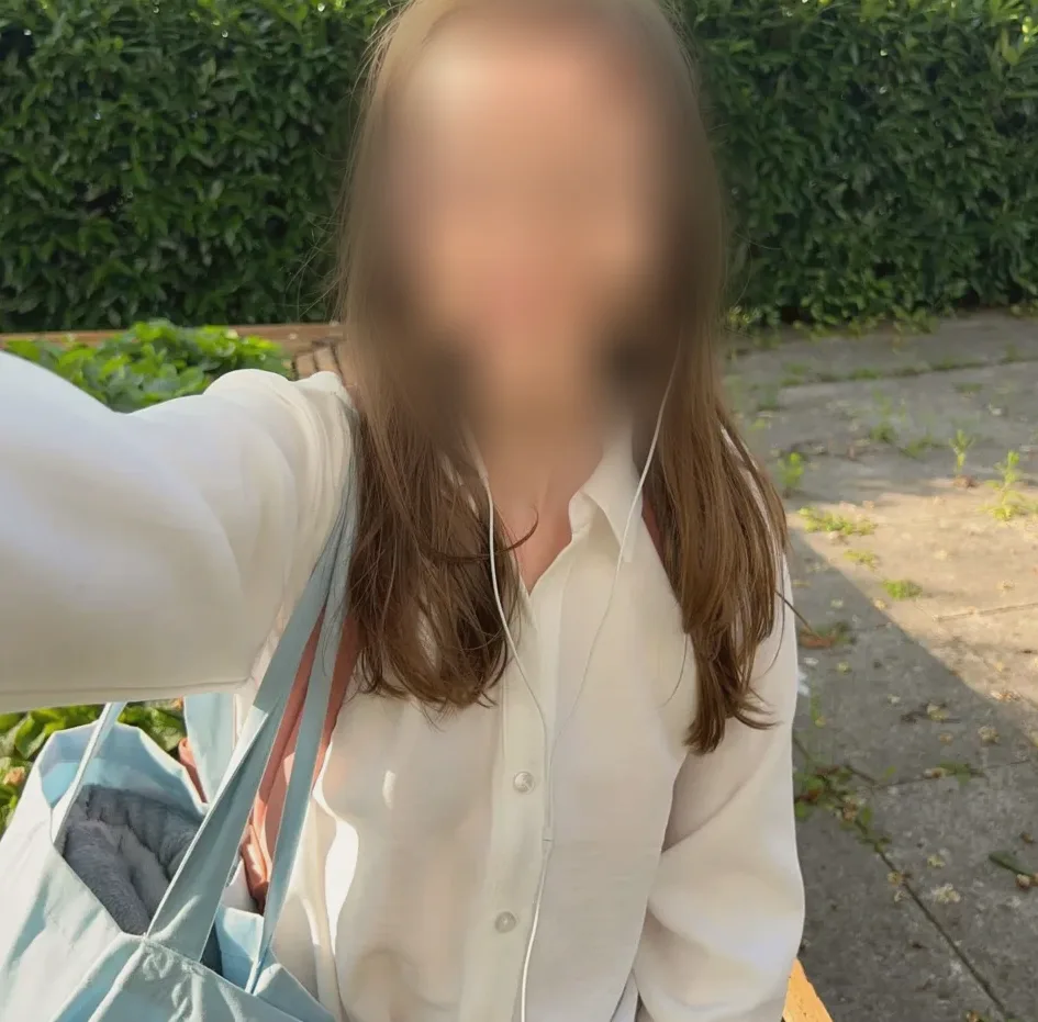 Rhona, 22
